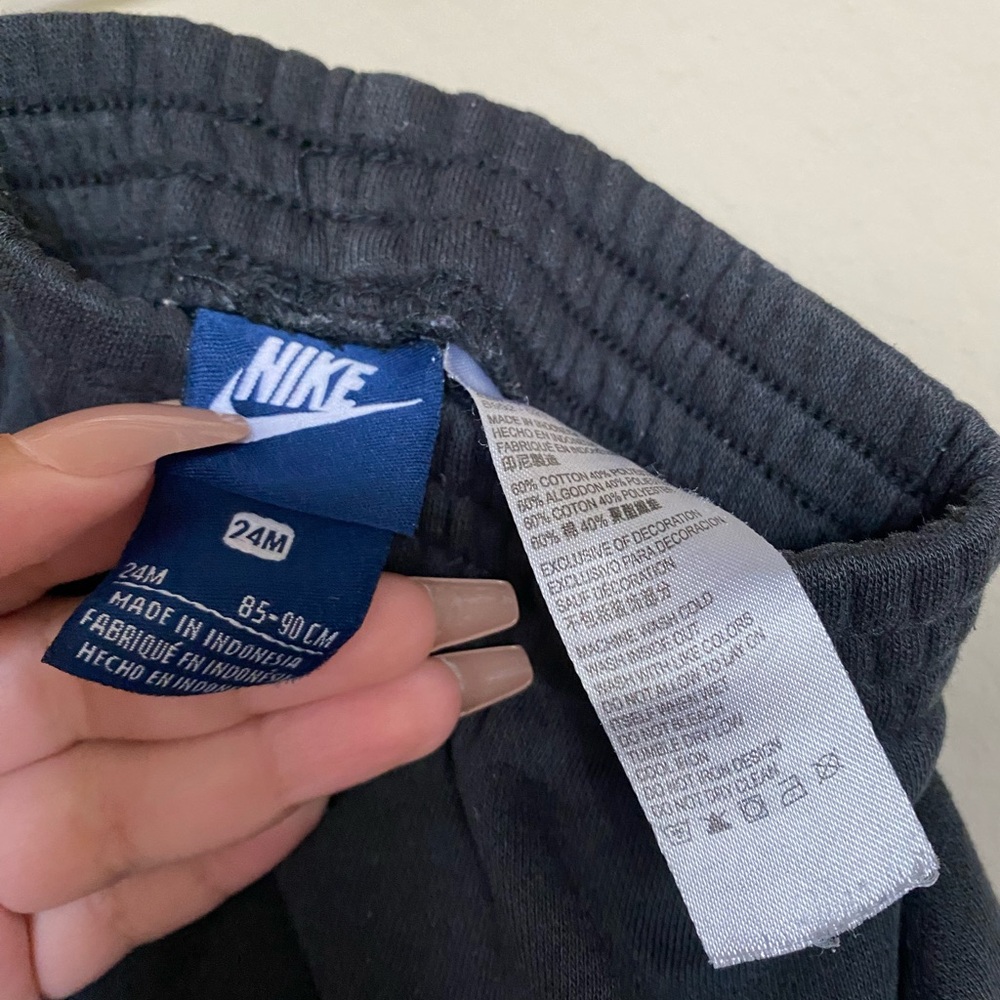 Nike boys 24 months black shorts - Picture 2 of 4